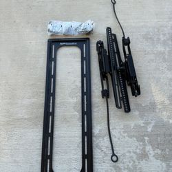 Sanus Advanced Tilt Mount