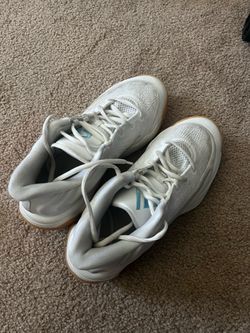 Basketball shoes