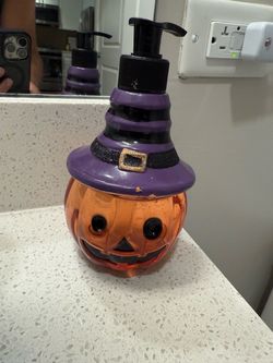 Pumpkin Spice Hand Wash Halloween Jack-O-Lantern with witch hat Dispenser-17 ounces