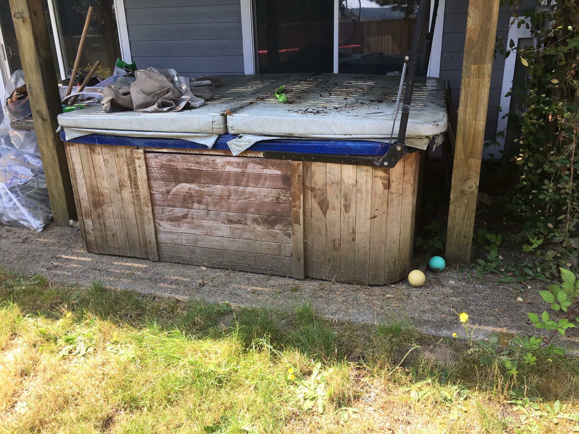 free hot tub and porch steps