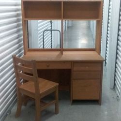PIER 1 KIDS DESK