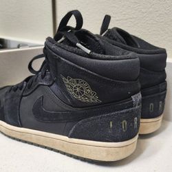 Nike Air Jordan Shoes. Size US 8, EUR 41. Made in Vietnam. Good Condition.  Please see the photo.