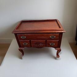 Carved wood nightstand with 4 drawers, Queen Anne style