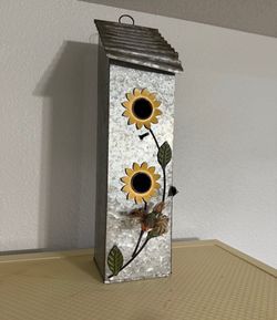 Metal Birdhouse Decor