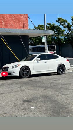 2011 Infiniti M56