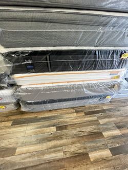King Size Sealy Posturepedic Pillow Top