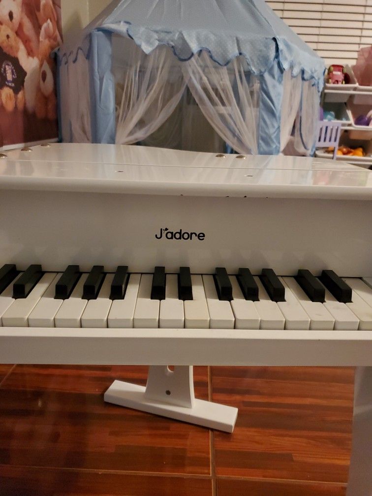 Selling My Daughter's Piano She Only Use Like 5 Times. Almost New