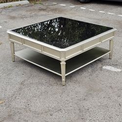 Elegant Coffe Table With Mirror Top