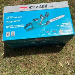 Makita 18” Chainsaw  XGT 40 V MAX Kit Set. Model GCU06T1