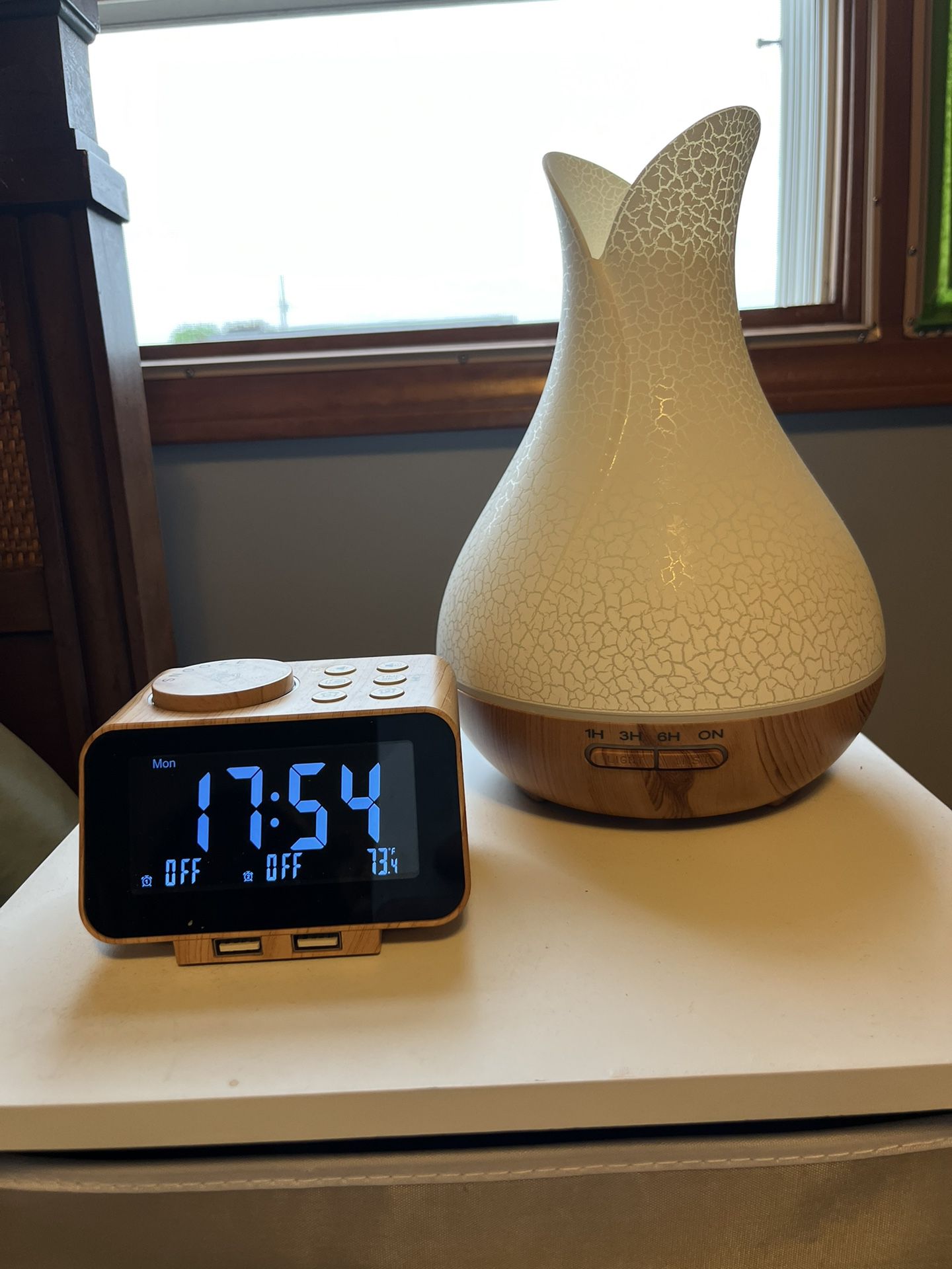 Wood Grain Alarm Clock & Essential Oil Diffuser Set