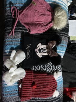 Kids, beanies and gloves