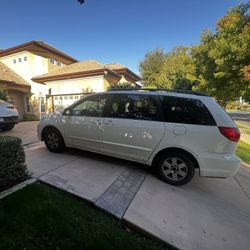 2006 Toyota sienna LE