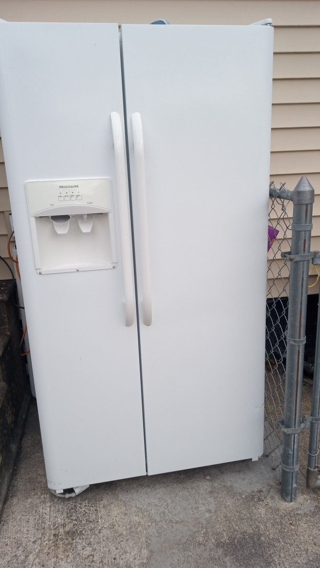 Great Working Refrigerator And Microwave 