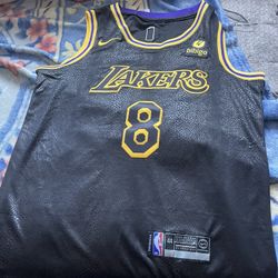 Lakers E