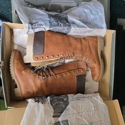 Woman's Timberlands Brown 