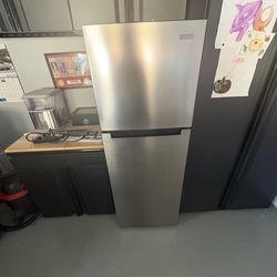 Vissani 10.1 cu. ft Garage Ready Fridge $300