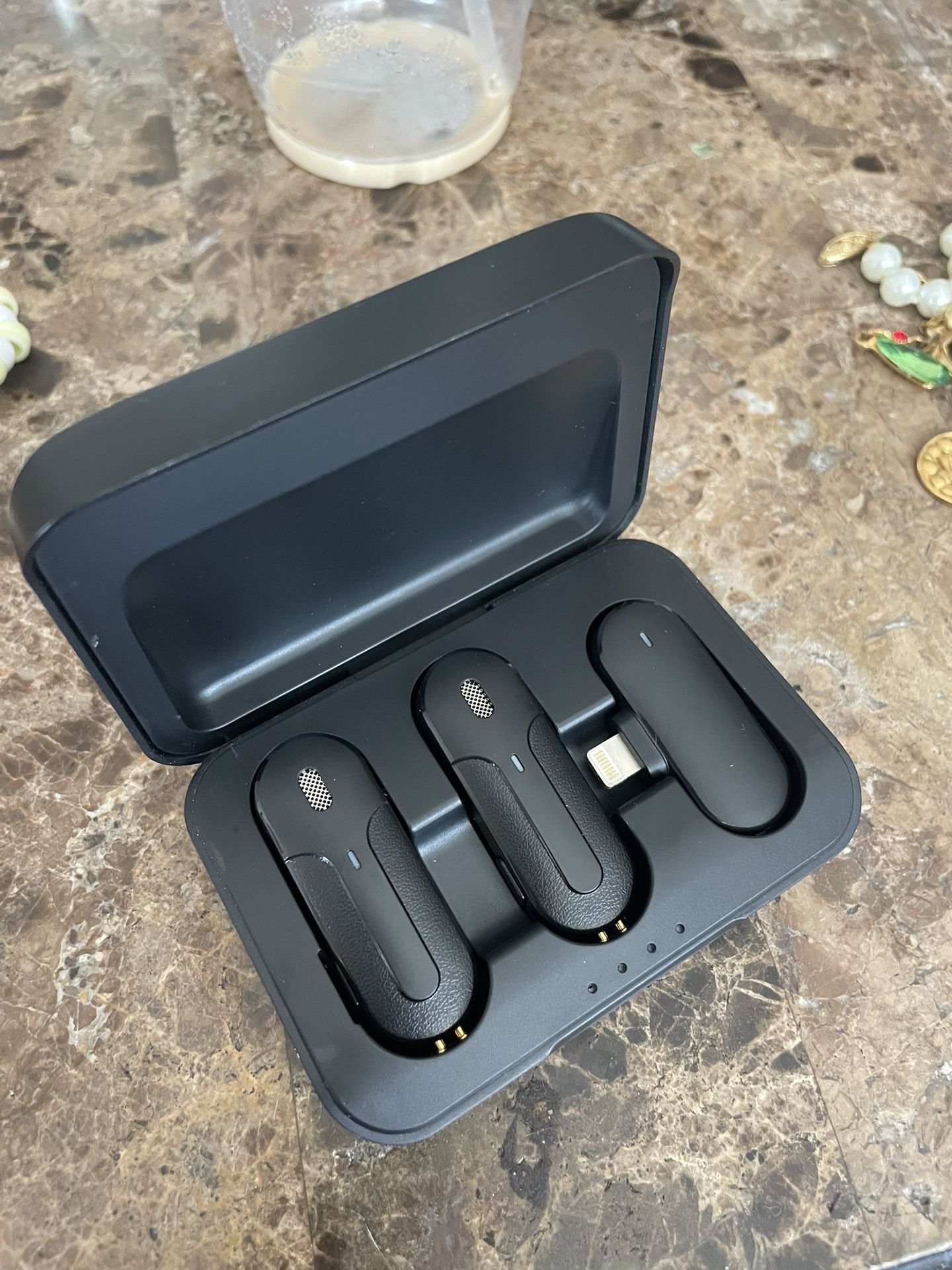 Wireless Mics for iPhone (NO CHARGER)
