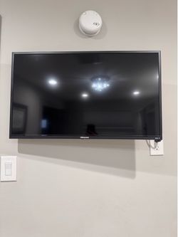 Hisense tv 32in