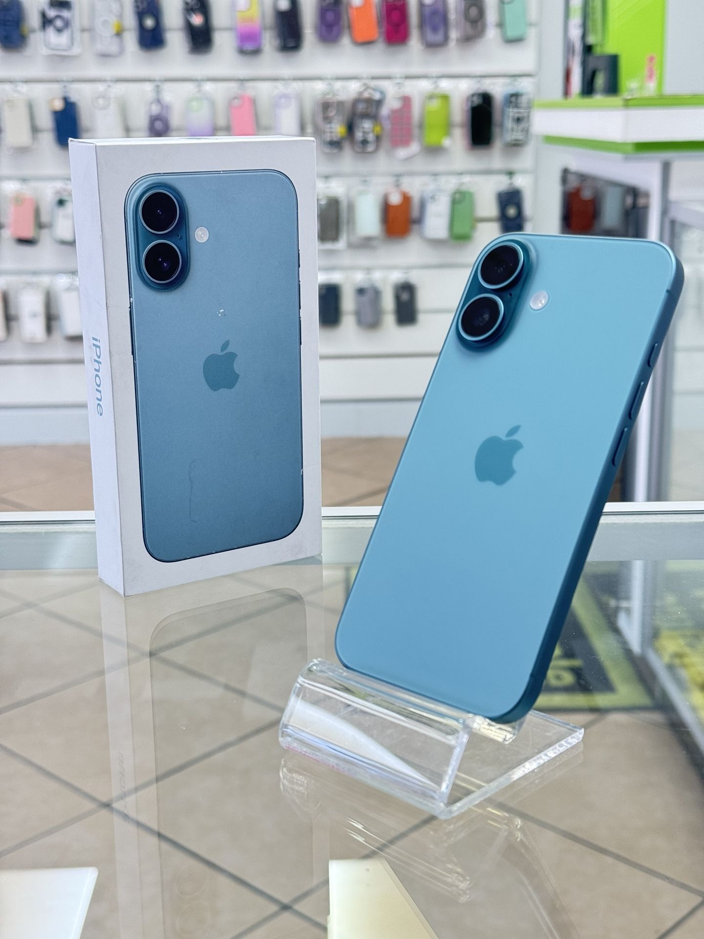 iPhone 16 Unlocked 128GB Green