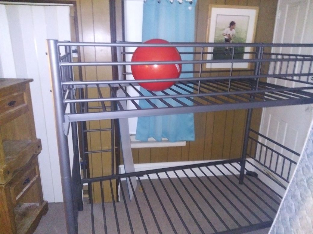 Metal Frame Twin Bunk Bed