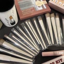 Makeup Bundle ! 24 Pcs Brush Set, Brush Ceramic Holder, Brush Travel Case, Lash Clusters With Glue Etc