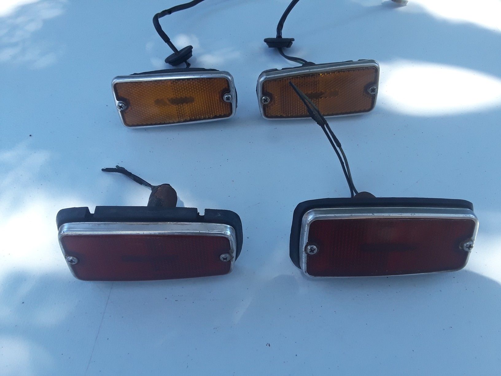 Toyota deluxe side market light Sae Api {contact info removed}