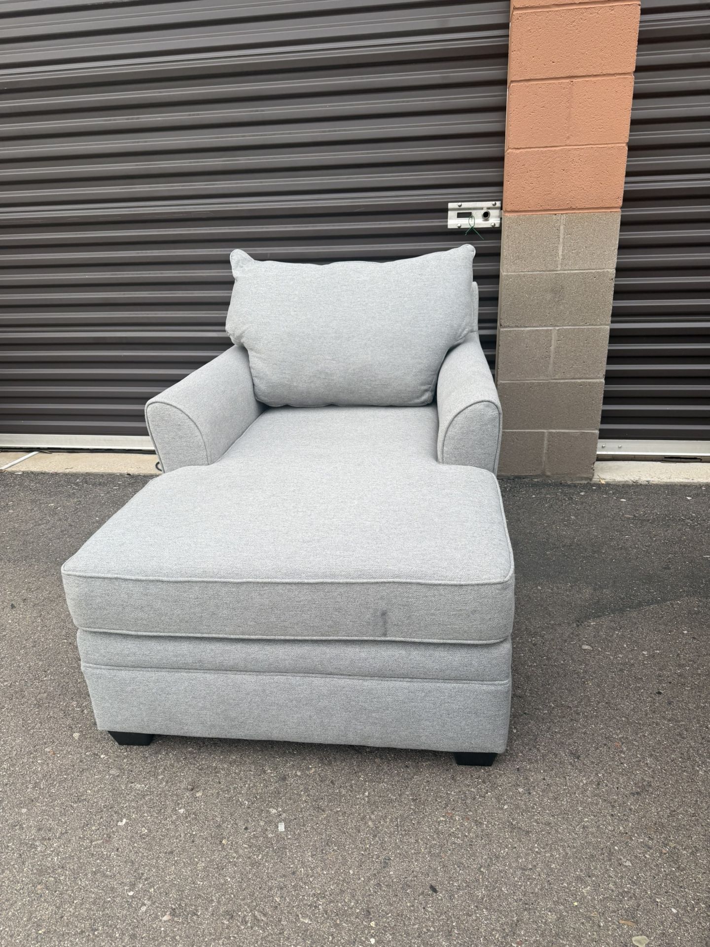 new grey lounger! (free delivery)