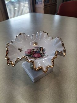 BEAUTIFUL Vintage  Porcelain  TRINKET  Hand Painted  Romantic  Scene,WITH  SCALLOPED  NO TOP FROM JAPAN 