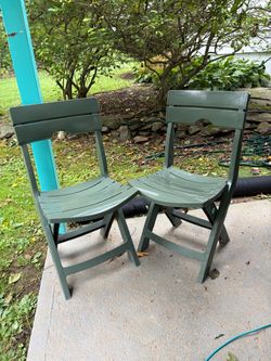 Green Outdoor Folding Patio Chairs Great Condition