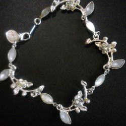 Silvertone Leaf/Vine Bracelet 