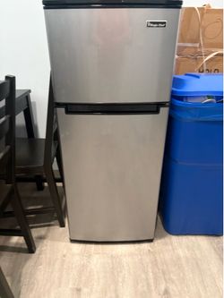 Mini refrigerator