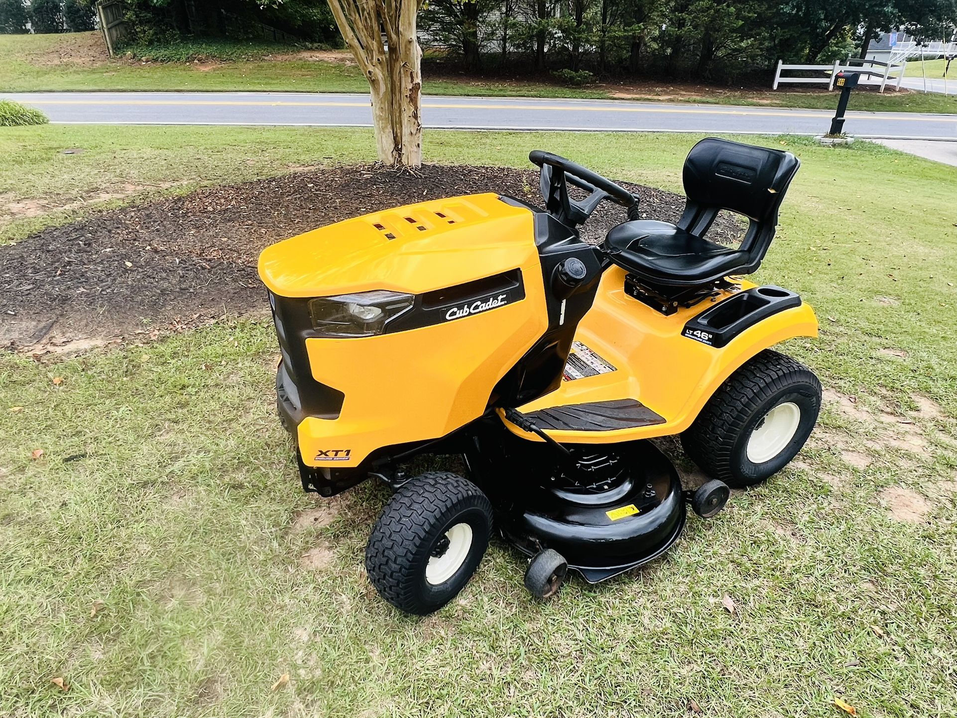 Cut Cadet Xt1 Riding Mower 46” Deck
