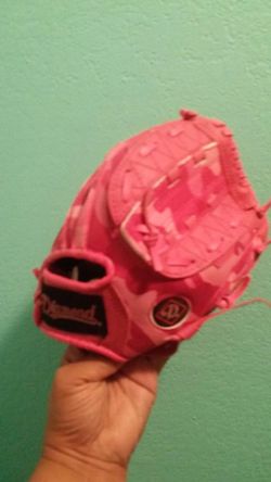 Pink came diamond 9 inch base ball glove...brand bew!