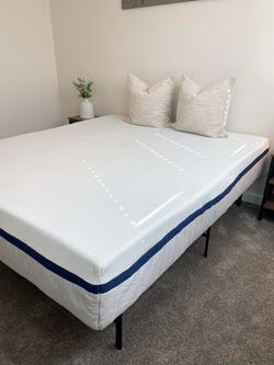 Helix Midnight King Mattress – Like New