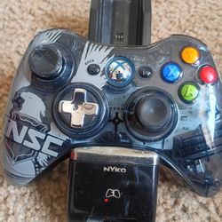 Limited Edition Halo 4 Controller And Charging Station 