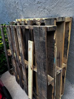 Wood pallets free