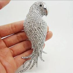 Dazzling Avian Elegance: Silver Parrot Crystal BroochThis exquisite rhinestone parrot brooch transforms any outfit into a statement piece with its spe