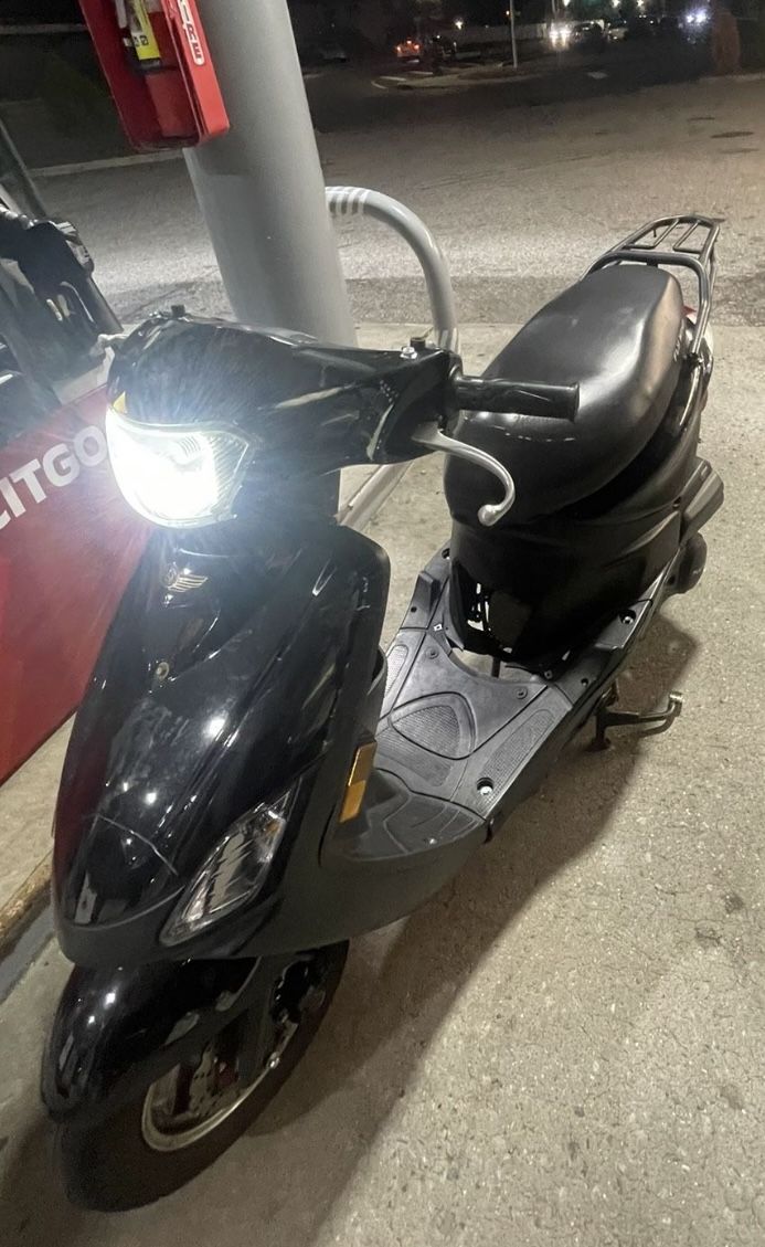 Black On Black Razor 150cc