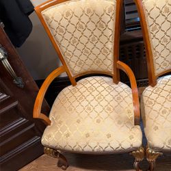 12 Great Chairs 