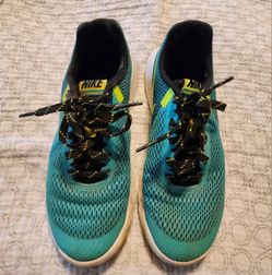 Womens Nike Shoes, Size 5