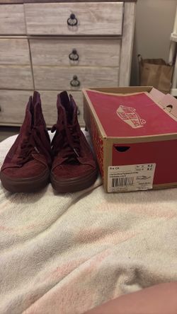 7.5 women’s/6 men’s burgundy high top vans