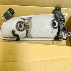 Toyota Camry Passenger Right Headlight Assembly OEM 81110-33150