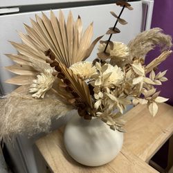 Neutral Ceramic Vase with Dried Floral Arrangement