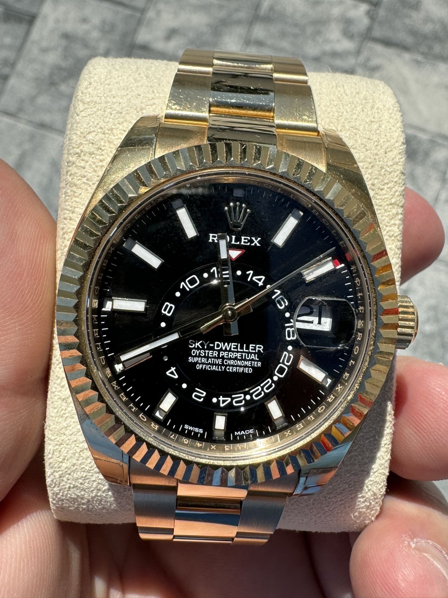 Complete Set Rolex Solid Gold Skydweller 