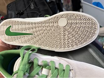 Nike Low-Top Sneakers White and Green