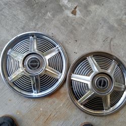 1965 Ford Mustang Hubcaps 14"