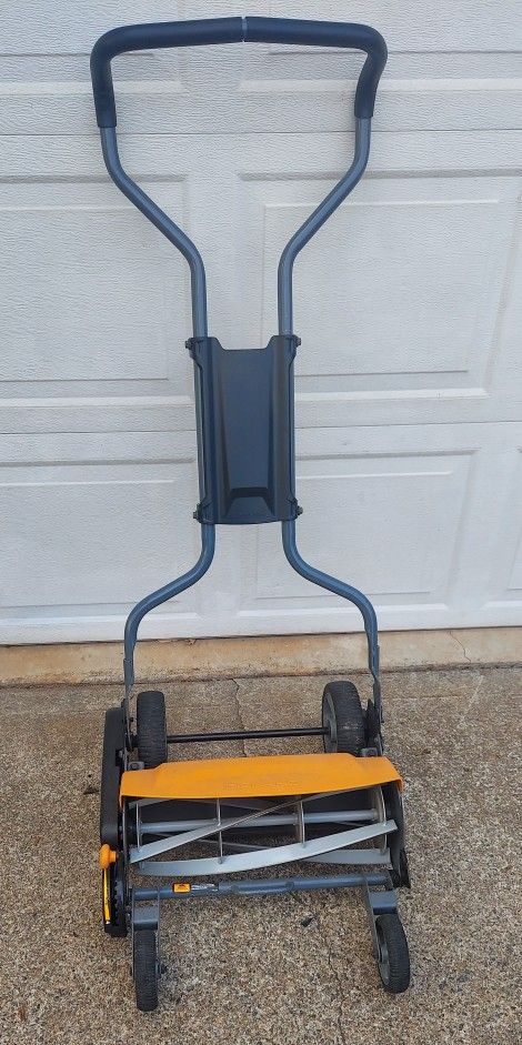Fiskars StaySharp 18-Inch 5-Blade Reel Lawn Mower