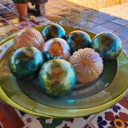 Centerpiece Bowl 18' and Decorative Balls