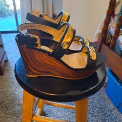 Report Signature Womens Elayna Black And Gold Wedge Sandals 