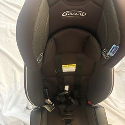 GRACO  baby  car seat ..100$ 